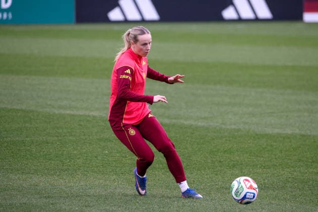 Frankfurt am Main, Germany February 24, 2026 Preparation for the womens World Cup qualifier Germany vs Slovenia Training In the picture Franziska Kett Germany Copyright: HMBxMedia MadeleinexFantini