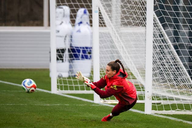 Frankfurt am Main, Germany February 24, 2026 Preparation for the womens World Cup qualifier Germany vs Slovenia training In the picture goalkeeper Ena Mahmutovic Germany during training in Frankfurt Copyright: HMBxMedia MadeleinexFantini