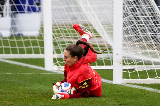 Frankfurt am Main, Germany February 24, 2026 Preparation for the womens World Cup qualifier Germany vs Slovenia training In the picture goalkeeper Ena Mahmutovic Germany during training in Frankfurt Copyright: HMBxMedia MadeleinexFantini