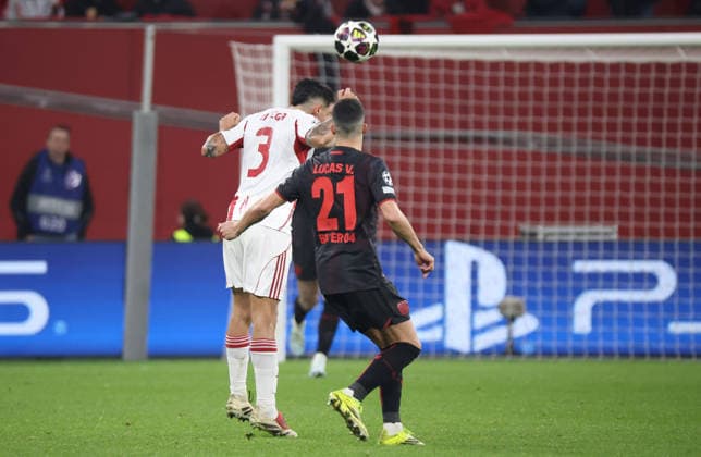 v l Francisco Ortega Olympiakos Piraeus 03 , Lucas Vazques Bayer Leverkusen, 21 GER, Bayer 04 Leverkusen vs Olympiakos Piraeus, Football, Champions League, Play offs, Second leg, 2025 2026 season, 24 02 2026 GER, Bayer 04 Leverkusen vs Olympiakos Piraeus, Football, Champions League, Play offs, Second leg, 2025 2026 season, 24 02 2026 Leverkusen Copyright: xEibner-Pressefotox xThomasxStoecx EP_TSR