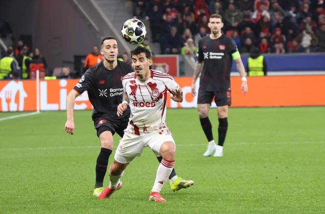 v l Lucas Vazques Bayer Leverkusen, 21 , Chiquinho Olympiakos Piraeus 22 in the background Robert Andrich Bayer Leverkusen, 08 GER, Bayer 04 Leverkusen vs Olympiakos Piraeus, Football, Champions League, Play offs, Second leg, 2025 2026 season, 24 02 2026 GER, Bayer 04 Leverkusen vs Olympiakos Piraeus, Football, Champions League, Play offs, Second leg, 2025 2026 season, 24 02 2026 Leverkusen Copyright: xEibner-Pressefotox xThomasxStoecx EP_TSR