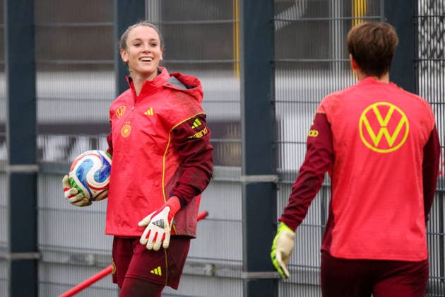 Frankfurt am Main, Germany February 24, 2026 Preparation for the Womens World Cup qualifier Germany vs Slovenia Training In the picture from left goalkeeper Ena Mahmutovic Germany during training in Frankfurt Copyright: HMBxMedia MadeleinexFantini