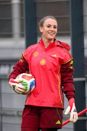 Frankfurt am Main, Germany February 24, 2026 Preparation for the womens World Cup qualifier Germany vs Slovenia training In the picture goalkeeper Ena Mahmutovic Germany during training in Frankfurt Copyright: HMBxMedia MadeleinexFantini
