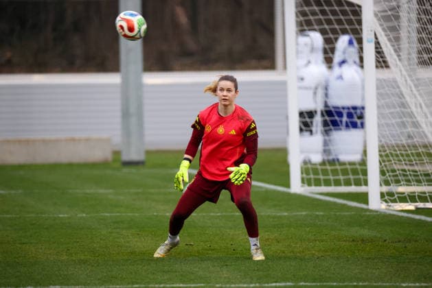 Frankfurt am Main, Germany February 24, 2026 Preparation for the womens World Cup qualifier Germany vs Slovenia training In the picture goalkeeper Stina Johannes Germany during training in Frankfurt Copyright: HMBxMedia MadeleinexFantini