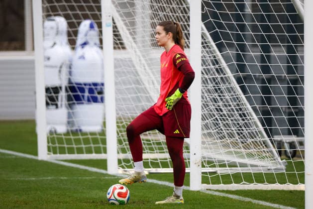 Frankfurt am Main, Germany February 24, 2026 Preparation for the womens World Cup qualifier Germany vs Slovenia training In the picture goalkeeper Stina Johannes Germany during training in Frankfurt Copyright: HMBxMedia MadeleinexFantini