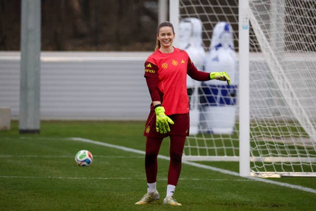 Frankfurt am Main, Germany February 24, 2026 Preparation for the womens World Cup qualifier Germany vs Slovenia training In the picture goalkeeper Stina Johannes Germany during training in Frankfurt Copyright: HMBxMedia MadeleinexFantini