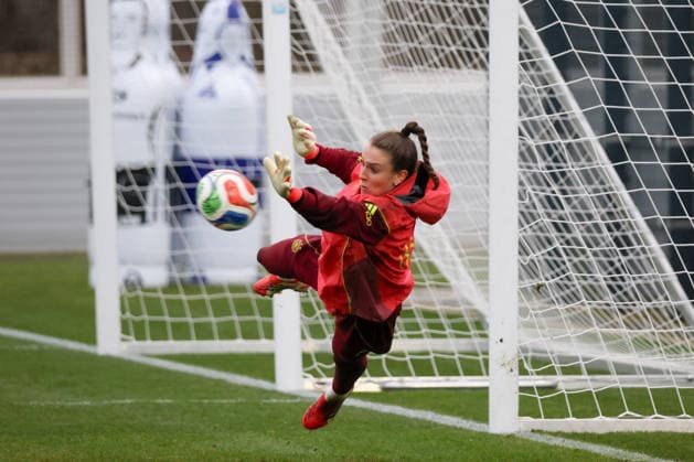 Frankfurt am Main, Germany February 24, 2026 Preparation for the womens World Cup qualifier Germany vs Slovenia training In the picture goalkeeper Ena Mahmutovic Germany during training in Frankfurt Copyright: HMBxMedia MadeleinexFantini