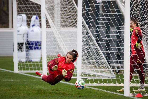 Frankfurt am Main, Germany February 24, 2026 Preparation for the womens World Cup qualifier Germany vs Slovenia training In the picture goalkeeper Ena Mahmutovic Germany during training in Frankfurt Copyright: HMBxMedia MadeleinexFantini