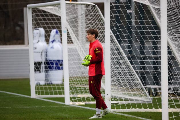 Frankfurt am Main, Germany February 24, 2026 Preparation for the womens World Cup qualifier Germany vs Slovenia Training In the picture goalkeeper Ann Katrin Berger Germany during training in Frankfurt Copyright: HMBxMedia MadeleinexFantini