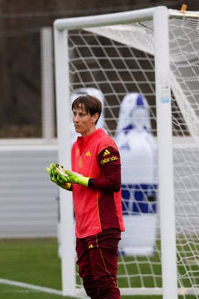 Frankfurt am Main, Germany February 24, 2026 Preparation for the womens World Cup qualifier Germany vs Slovenia Training In the picture goalkeeper Ann Katrin Berger Germany during training in Frankfurt Copyright: HMBxMedia MadeleinexFantini
