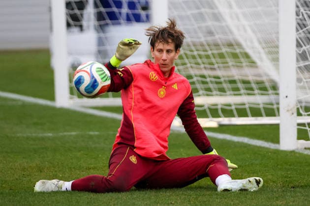 Frankfurt am Main, Germany February 24, 2026 Preparation for the womens World Cup qualifier Germany vs Slovenia Training In the picture goalkeeper Ann Katrin Berger Germany during training in Frankfurt Copyright: HMBxMedia MadeleinexFantini