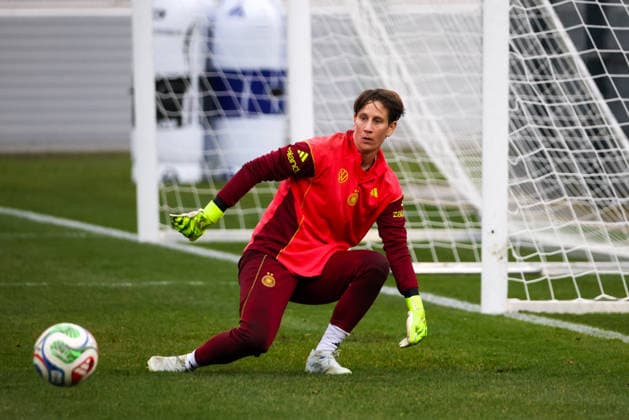 Frankfurt am Main, Germany February 24, 2026 Preparation for the womens World Cup qualifier Germany vs Slovenia Training In the picture goalkeeper Ann Katrin Berger Germany during training in Frankfurt Copyright: HMBxMedia MadeleinexFantini