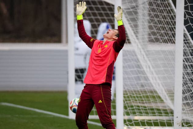 Frankfurt am Main, Germany February 24, 2026 Preparation for the Womens World Cup qualifier Germany vs Slovenia Training In the picture goalkeeper Ann Katrin Berger Germany with strong facial expressions during training in Frankfurt Copyright: HMBxMedia MadeleinexFantini
