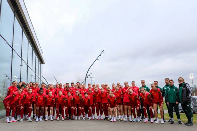 Frankfurt am Main, Germany February 24, 2026 Preparation for the womens World Cup qualifier Germany vs Slovenia Group photo DFB womens national A soccer team and U23 DFB womens national soccer team In the picture Joint group photo with the German national womens soccer team and the U23 national womens soccer team Copyright: HMBxMedia MadeleinexFantini