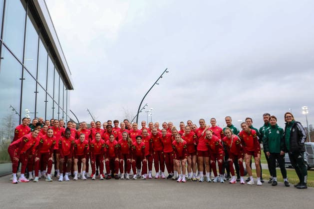 Frankfurt am Main, Germany February 24, 2026 Preparation for the womens World Cup qualifier Germany vs Slovenia Group photo DFB womens national A soccer team and U23 DFB womens national soccer team In the picture Joint group photo with the German national womens soccer team and the U23 national womens soccer team Copyright: HMBxMedia MadeleinexFantini