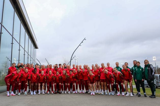Frankfurt am Main, Germany February 24, 2026 Preparation for the womens World Cup qualifier Germany vs Slovenia Group photo DFB womens national A soccer team and U23 DFB womens national soccer team In the picture Joint group photo with the German national womens soccer team and the U23 national womens soccer team Copyright: HMBxMedia MadeleinexFantini
