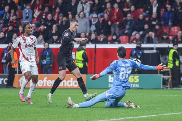 Soccer Champions League Play off second leg Bayer 04 Leverkusen Olympiakos Piraeus on 24 02 2026 at the BayArena in Leverkusen Gelson Martins Piraeus , left Patrik Schick Leverkusen , center Konstantinos Tzolakis Piraeus , right xJRx
