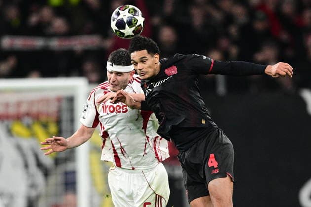 UEFA Champions League - Bayer 04 Leverkusen vs Olympiacos FC - Lorenzo Pirola of Olympiacos FC in action against Jarell Quansah of Bayer 04 Leverkusen during the UEFA Champions League Play-Offs 2nd leg soccer match between Bayer 04 Leverkusen and Olympiacos FC in BayArena, Leverkusen, Germany, on 24 February 2026. IMAGO ONE INCH PRODUCTIONS LEVERKUSEN GERMANY Copyright: xONExINCHxPRODUCTIONSx 6868668