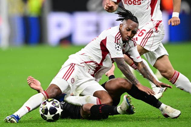 UEFA Champions League - Bayer 04 Leverkusen vs Olympiacos FC - Gelson Martins of Olympiacos FC in action against Jarell Quansah of Bayer 04 Leverkusen during the UEFA Champions League Play-Offs 2nd leg soccer match between Bayer 04 Leverkusen and Olympiacos FC in BayArena, Leverkusen, Germany, on 24 February 2026. IMAGO ONE INCH PRODUCTIONS LEVERKUSEN GERMANY Copyright: xONExINCHxPRODUCTIONSx 6868691