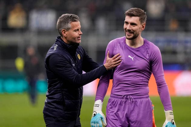 Champions League Inter Milan Bodo Glimt Milan, Italy 20260224 Bodo Glimt s coach Kjetil Knutsen and goalkeeper Nikita Haikin after the Champions League football match between Inter Milan and Bodo Glimt at Stadio San Siro Photo Terje Pedersen NTB Milano Italy EDITORIAL USE ONLY RESTRICTED USE FOR BETTING COMPANIES  Copyright: xTerjexPedersenx xNTBx