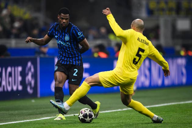 FC Internazionale v FK Bodo Glimt - UEFA Champions League Denzel Dumfries of FC Internazionale is challenged by Haitam Aleesami of FK Bodo Glimt during the UEFA Champions League 2025 26 knockout phase play-off second leg football match between FC Internazionale and FK Bodo Glimt . Milan Copyright: xNicolòxCampox