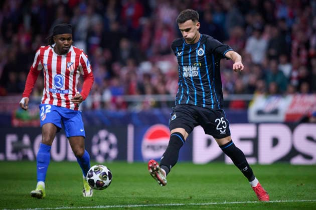 ATLETICO DE MADRID v CLUB BRUGGE KV. CHAMPIONS LEAGUE 2025 2026. ROUND KO PLAY-OFFS 2ND LEG MATCH. Atletico de Madrid s Ademola Lookman (l) and Club Brugge KV s Aleksandar Stankovic during Champions League 2025 2026, KO play-offs 2nd leg match. February 24 ,2026. (ALTERPHOTOS Jorge Ropero) MadridSpain  Copyright: xJorgexRoperox
