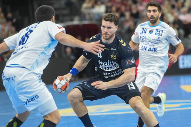 Handball I Men I Season 2025 2026 I EHF European League I Main Round I Matchday 2 I SG Flensburg Handewitt Montpellier HB I 24 02 2026 from left Agustin Casado 18, Montpellier HB , Johannes Golla 4, SG Flensburg Handewitt , David Balaguer 34, Montpellier HB Copyright: xLobeca JanxKirschnerx