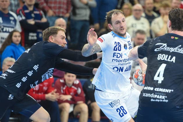 Handball I Men I Season 2025 2026 I EHF European League I Main Round I Matchday 2 I SG Flensburg Handewitt Montpellier HB I 24 02 2026 from left Simon Pytlick 2, SG Flensburg Handewitt , Valentin Porte 28, Montpellier HB , Johannes Golla 4, SG Flensburg Handewitt Copyright: xLobeca JanxKirschnerx
