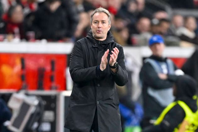 Kasper Hjulmand Leverkusen applauds, facial expression strong Emotion 24 02 2026 Soccer Champions League, Bayer Leverkusen vs Olympiakos Piraeus, BayArena, Leverkusen, Copyright: xpepphotox xHorstxMauelshagenx pep00321, pep_20260224_hm_291279