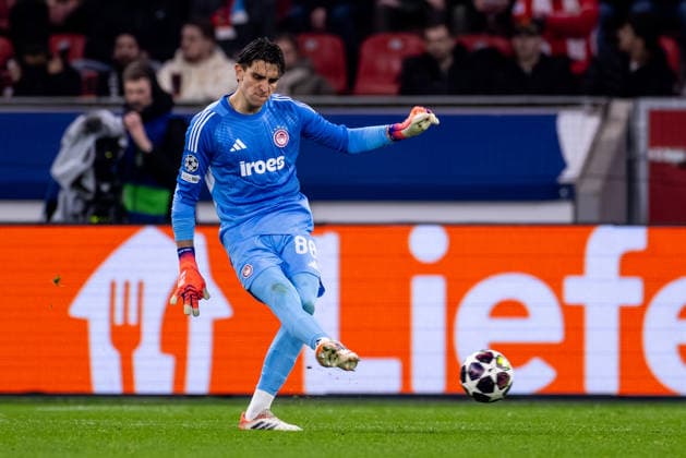 LEVERKUSEN, GERMANY - FEBRUARY 24: Olympiacos FC goalkeeper Kostas Tzolakis passes the ball during the UEFA Champions League 2025 26 League Knockout Play-off Second Leg match between Bayer 04 Leverkusen and Olympiacos FC at BayArena on February 24, 2026 in Leverkusen, Germany. (Photo by Rene Nijhuis) SPO  Copyright: xRenexNijhuis