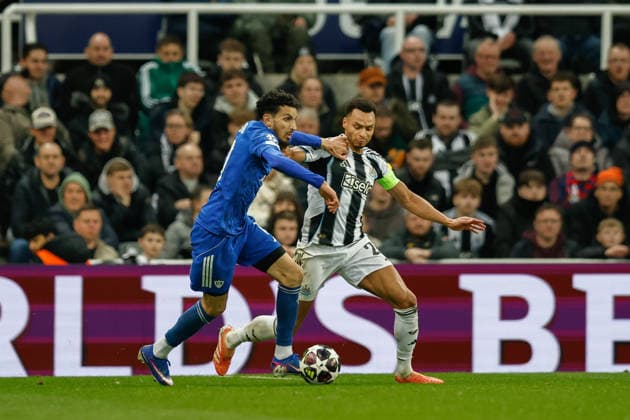 Newcastle United v FK QARABAG, Champions League Jacob Murphy of Newcastle United battles with Abdoullah Zoubir of Qarabag FK during the Champions League match between Newcastle United and FK QARABAG at St. James s Park, Newcastle, UK on 24 February 2026. Newcastle St. James s Park Tyne and Wear UK Editorial use only , Copyright: xCraigxCowanx PSI-23795-0127