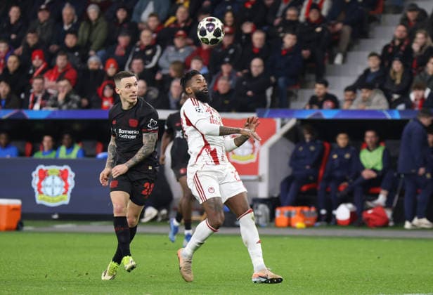 v l Alejandro Grimaldo Bayer Leverkusen, 20 , Rodinei Olympiakos Piraeus 23 GER, Bayer 04 Leverkusen vs Olympiakos Piraeus, Football, Champions League, Play offs, Second leg, Season 2025 2026, 24 02 2026 GER, Bayer 04 Leverkusen vs Olympiakos Piraeus, Football, Champions League, Play offs, Second leg, Season 2025 2026, 24 02 2026 Leverkusen Copyright: xEibner-Pressefotox xThomasxStoecx EP_TSR