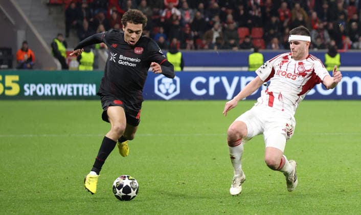 v l Montrell Culbreath Bayer Leverkusen 42 , Lorenzo Pirola Olympiakos Piraeus 05 GER, Bayer 04 Leverkusen vs Olympiakos Piraeus, Football, Champions League, Play offs, Second leg, Season 2025 2026, 24 02 2026 GER, Bayer 04 Leverkusen vs Olympiakos Piraeus, Football, Champions League, Play offs, Second leg, Season 2025 2026, 24 02 2026 Leverkusen Copyright: xEibner-Pressefotox xThomasxStoecx EP_TSR