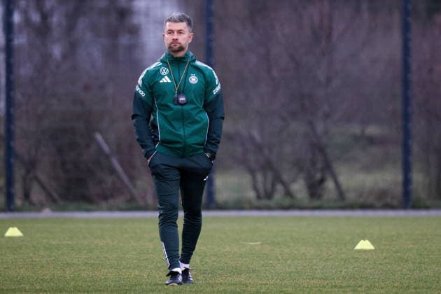 Frankfurt am Main, Germany February 24, 2026 Preparation for the womens World Cup qualifier Germany vs. Slovenia Training of the U23 womens national soccer team In the picture national coach Michael Urbansy U23 Germany Copyright: HMBxMedia MadeleinexFantini
