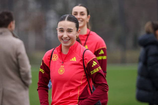 Frankfurt am Main, Germany February 24, 2026 Preparing for the womens World Cup qualifier Germany vs Slovenia Training of the U23 womens national soccer team In the picture Loreen Bender U23 Germany laughing Copyright: HMBxMedia MadeleinexFantini
