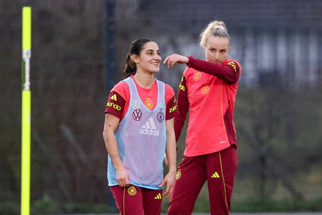 Frankfurt am Main, Germany 24 February 2026 Preparation for the womens World Cup qualifier Germany vs Slovenia Training of the U23 womens national soccer team In the picture from left Ilayda Acikgöz Acikgoez U23 Germany and Vanessa Diehm U23 Germany Copyright: HMBxMedia MadeleinexFantini