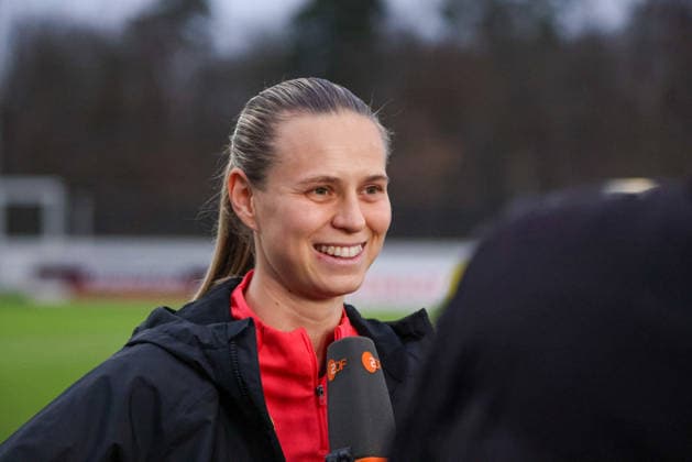 Frankfurt am Main, Germany February 24, 2026 Preparation for the Womens World Cup qualifier Germany vs Slovenia Interview after training In the picture Klara Bühl Buehl Germany during the interview after the training in Frankfurt Copyright: HMBxMedia MadeleinexFantini