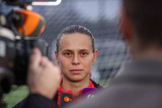 Frankfurt am Main, Germany February 24, 2026 Preparation for the Womens World Cup qualifier Germany vs Slovenia Interview after training In the picture Klara Bühl Buehl Germany during the interview after the training in Frankfurt Copyright: HMBxMedia MadeleinexFantini