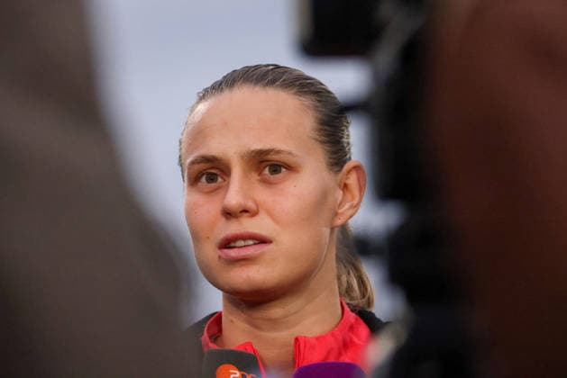 Frankfurt am Main, Germany February 24, 2026 Preparation for the Womens World Cup qualifier Germany vs Slovenia Interview after training In the picture Klara Bühl Buehl Germany during the interview after the training in Frankfurt Copyright: HMBxMedia MadeleinexFantini