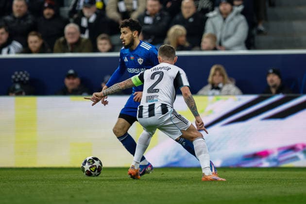 Newcastle United v FK QARABAG, Champions League Kieran Trippier of Newcastle United closes down Abdoullah Zoubir of Qarabag FK during the Champions League match between Newcastle United and FK QARABAG at St. James s Park, Newcastle, UK on 24 February 2026. Newcastle St. James s Park Tyne and Wear UK Editorial use only , Copyright: xCraigxCowanx PSI-23795-0137