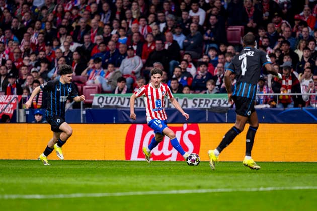Atletico de Madrid v Club Brugge KV - UEFA Champions League 2025 26 League Knockout Play-off Second Leg Julian Alvarez of Atletico de Madrid (C) is in action with the ball during the UEFA Champions League 2025 26 League Knockout Play-off Second Leg match between Atletico de Madrid and Club Brugge KV at Estadio Riyadh Air Metropolitano on February 24, 2026 in Madrid, Spain. Madrid Estadio Riyadh Air Metropolitano Madrid Spain Copyright: xAlbertoxGardinx AGardin_20260224_Foot_Champ_Atl_Mad_Bru_1126