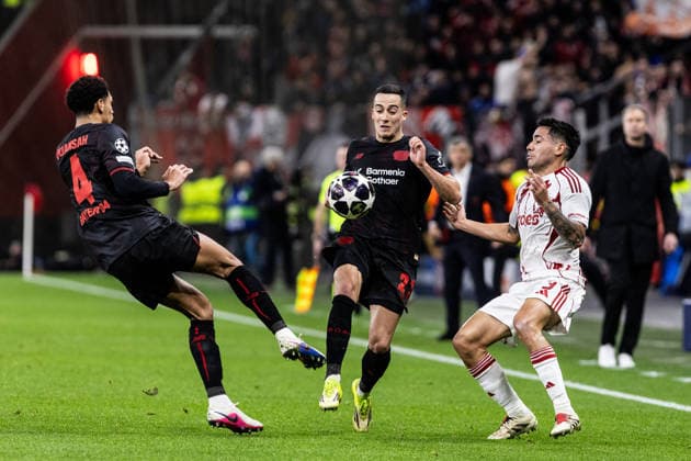 UEFA Champions League Bayer 04 Leverkusen Olympiacos FC 24 02 2026 Lucas Vazquez Bayer 04 Leverkusen, 21 , Francisco Ortega Olympiacos FC, 3 , Jarell Quansah Bayer 04 Leverkusen, 4 UEFA Champions League Bayer 04 Leverkusen Olympiacos FC BayArena, Leverkusen 24 02 2026 Copyright: xBEAUTIFULxSPORTS Buriakovx