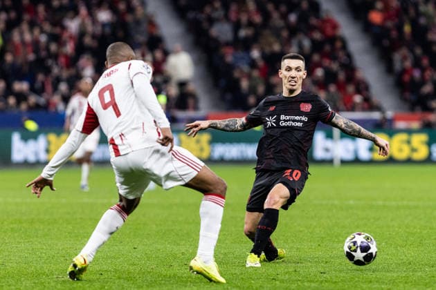 UEFA Champions League Bayer 04 Leverkusen Olympiacos FC 24 02 2026 Alejandro Grimaldo Bayer 04 Leverkusen, 20 , Ayoub El Kaabi Olympiacos FC, 9 UEFA Champions League Bayer 04 Leverkusen Olympiacos FC BayArena, Leverkusen 24 02 2026 Copyright: xBEAUTIFULxSPORTS Buriakovx