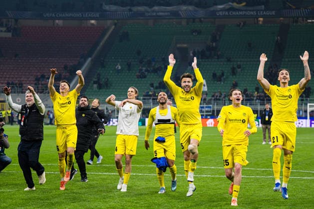 260224 Frode Thomassen, managing director of Bodo Glimt, Jostein Gundersen, Ulrik Saltnes, Haitam Aleesami, Fredrik AndrÃ Bjorkan, Isak Dybvik Määttä and Andreas Helmersen of Bodo Glimt celebrates after the UEFA Champions League football match between Inter and Bodo Glimt on February 24, 2026 in Milan Photo Marius Simensen BILDBYRAN COP 238 MM0057 bbeng bodo glimt fc internazionale milano football fotboll fotboll inter jubel mesterligaen soccer uefa champions league  Copyright: MARIUSxSIMENSEN BB260224BB670