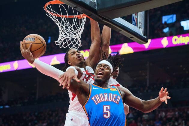 February 24, 2026, Toronto, On, Canada: Oklahoma City Thunder s Luguentz Dort (5) is stopped at the net by Toronto Raptors Collin Murray-Boyles (12) during first half NBA, Basketball Herren, USA basketball action in Toronto, on Tuesday, Feb. 24, 2026. Canada News - February 24, 2026  - ZUMAc35_ 20260224_zaf_c35_096 Copyright: xSammyxKoganx