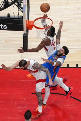 Oklahoma City Thunder vs Toronto Raptors TORONTO, CANADA - FEBRUARY 24 : Kenrich Williams (34) of Oklahoma City Thunder in action against Sandro Mamukelashvili (54) of Toronto Raptors during the NBA, Basketball Herren, USA basketball game between Oklahoma City Thunder and Toronto Raptors at the Scotiabank Arena on February 24, 2026 in Toronto, Ontario, Canada. Mert Alper Dervis Anadolu Toronto Canada. Editorial use only. Please get in touch for any other usage.  Copyright: x2026xAnadoluxMertxAlperxDervisx