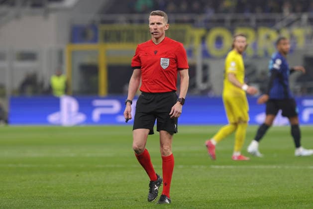 FC Inter vs Bodo Glimt, UEFA Champions League 2025 2026 at San Siro Stadium Italy, Milan, 2026 02 24: Alejandro Hernandez (referee) waiting for a throw-in in the first half during soccer game FC Inter vs Bodo-Glimt, UCL 2025-2026, PlayOff 2nd Leg at San Siro Stadium Italy, Milan, 2026 02 24: FC Inter vs Bodo Glimt, Uefa Champions League 2025 2026, PlayOffs 2nd Leg at San Siro Stadium. Milan Italy San Siro Stadium Copyright: FabrizioxAndreaxBertani
