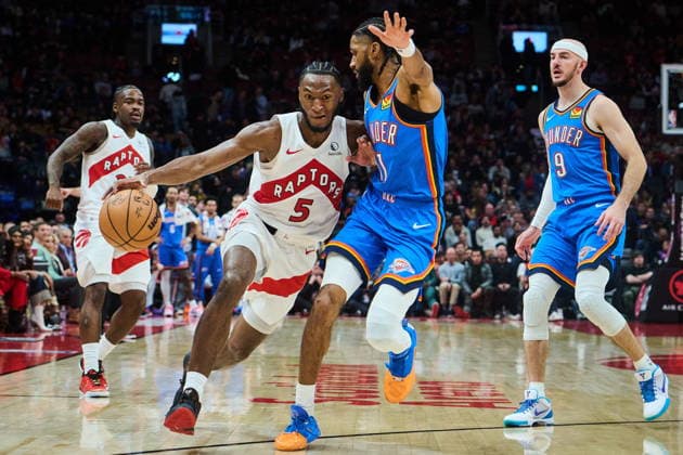 February 24, 2026, Toronto, On, Canada: Toronto Raptors Immanuel Quickley (5) drives at Oklahoma City Thunder s Isaiah Joe (11) during second half NBA, Basketball Herren, USA basketball action in Toronto, on Tuesday, Feb. 24, 2026. Canada News - February 24, 2026 - ZUMAc35_ 20260224_zaf_c35_106 Copyright: xSammyxKoganx