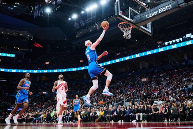 February 24, 2026, Toronto, On, Canada: Oklahoma City Thunder s Alex Caruso (9) breaks away to score a basket against the Toronto Raptors during first half NBA, Basketball Herren, USA basketball action in Toronto, on Tuesday, Feb. 24, 2026. Canada News - February 24, 2026 - ZUMAc35_ 20260224_zaf_c35_115 Copyright: xSammyxKoganx