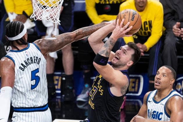 February 24, 2026, Los Angeles, California, USA: Los Angeles LakersÃ¢â‚¬â ¢ Luka DonÄÂiÄ¡ (77) goes to the basket under pressure from Orlando MagicÃ¢â‚¬â ¢s Paolo Banchero (5) during an NBA, Basketball Herren, USA basketball game at Crypto.com Arena on Tuesday, Feb. 24, 2026 in Los Angeles. Los Angeles USA - ZUMAc68_ 20260224_zaf_c68_003 Copyright: xRingoxChiux